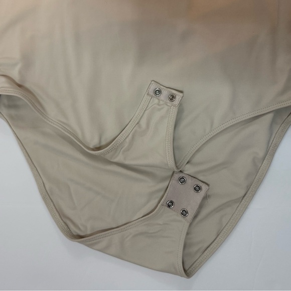 LOFT Versa 360 Knit Tank Bodysuit White Clay Cream Sleeveless Basics Size M - Picture 4 of 9